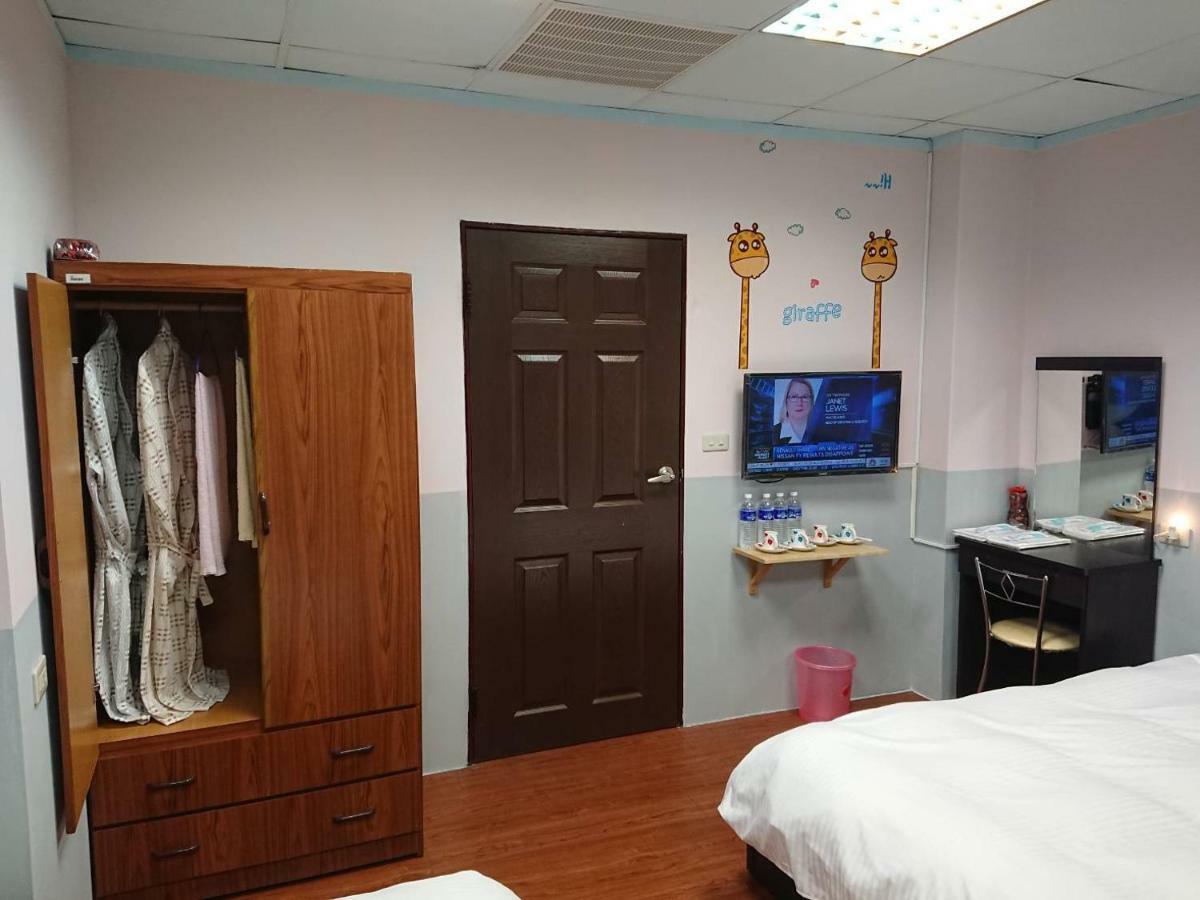 Papa Bear'S Guesthouse Taichung Exterior foto